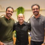 Gêmeos da Construção entregam salão completamente renovado a cabeleireiro escolhido pelo reality