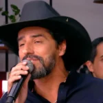 Alberto Cowboy se apresenta no “É De Casa” e web não perdoa: “Difícil de assistir”
